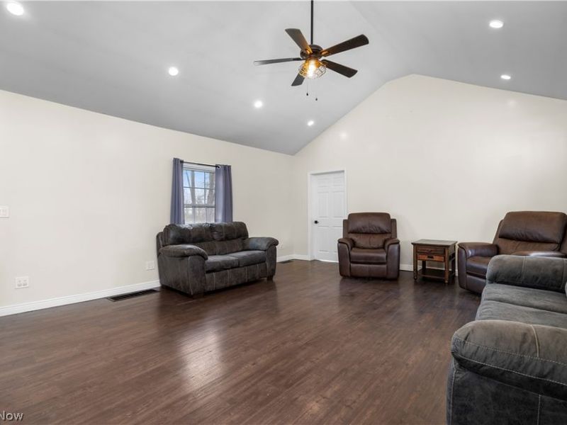 6635 Lake Ave, Elyria, OH 44035 Photo 8