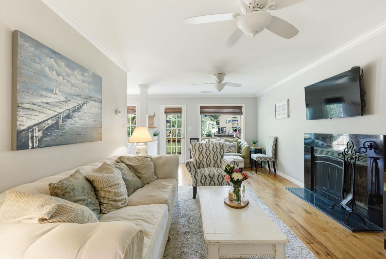 812 Harbor Place Drive Photo 9