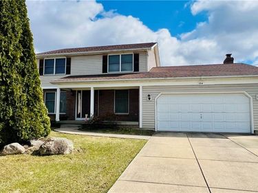 204 Holiday Lane, Hamburg, NY 14075