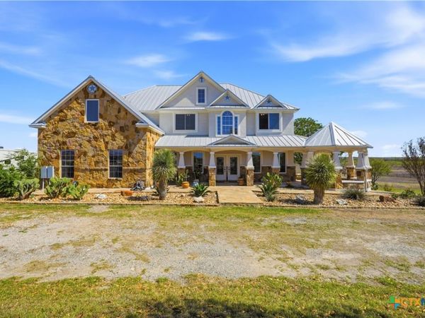 100 Mayfield Lane, Lockhart, TX 78644