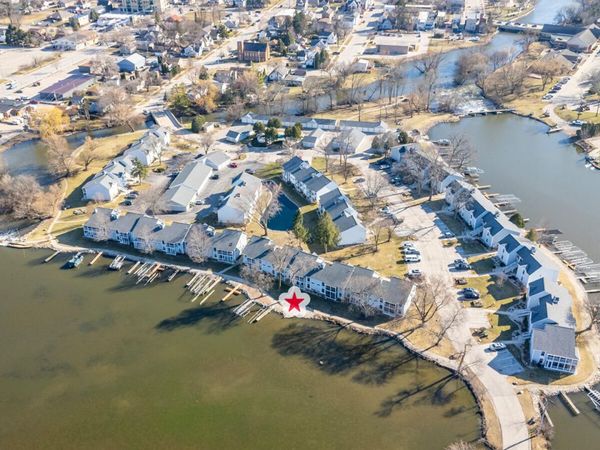 300 Foxwood Dr, Unit 147, Waterford, WI 53185