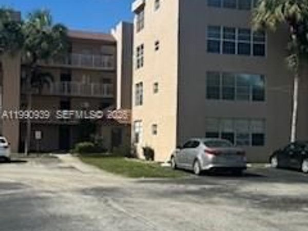 9450 Live Oak Pl, Unit 305, Davie, FL 33324