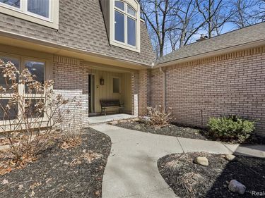 1135 Ivyglen Circle, Bloomfield Hills, MI 48304