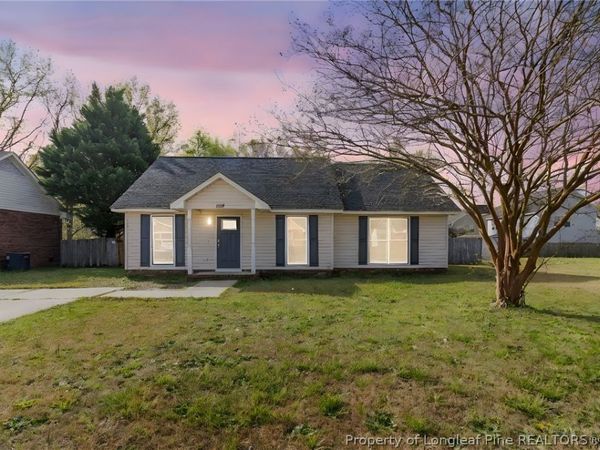 1114 WHISKERLAKE Drive, Fayetteville, NC 28312