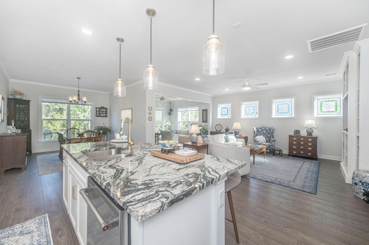 6228 Woodsedge Court Photo 7