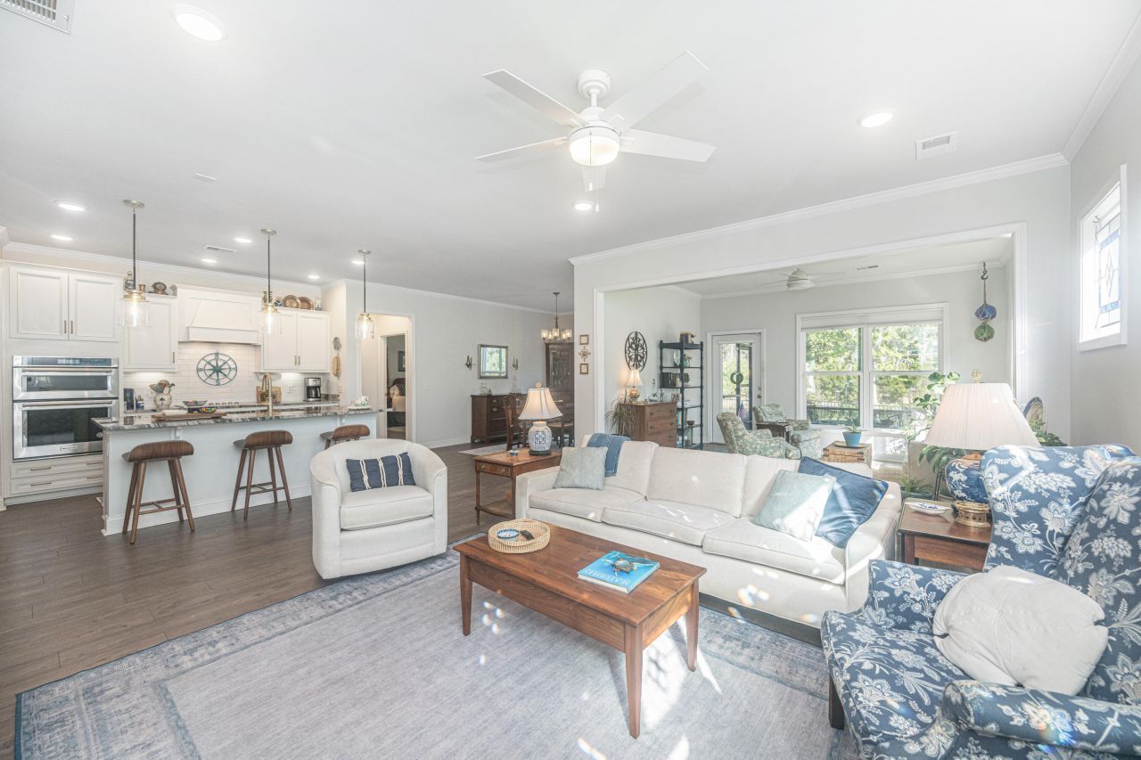 6228 Woodsedge Court Photo 8