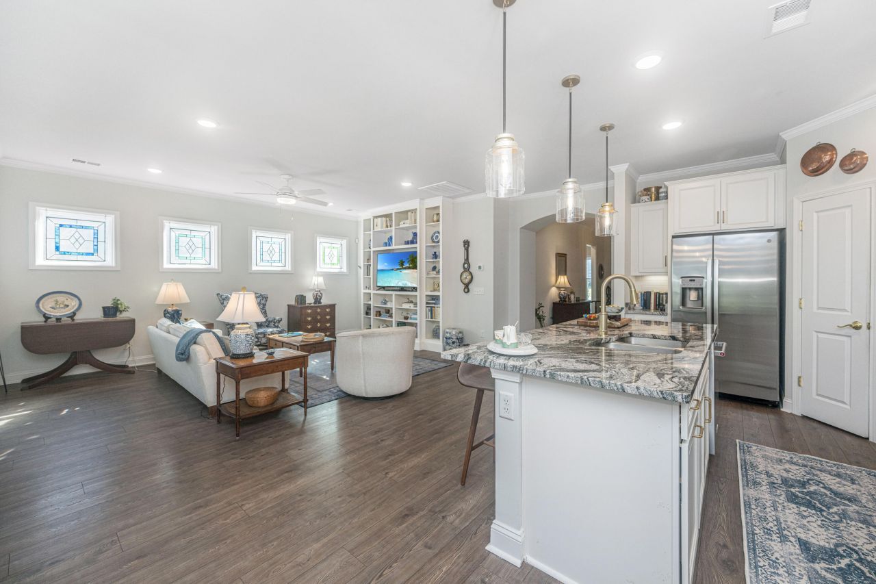 6228 Woodsedge Court Photo 9