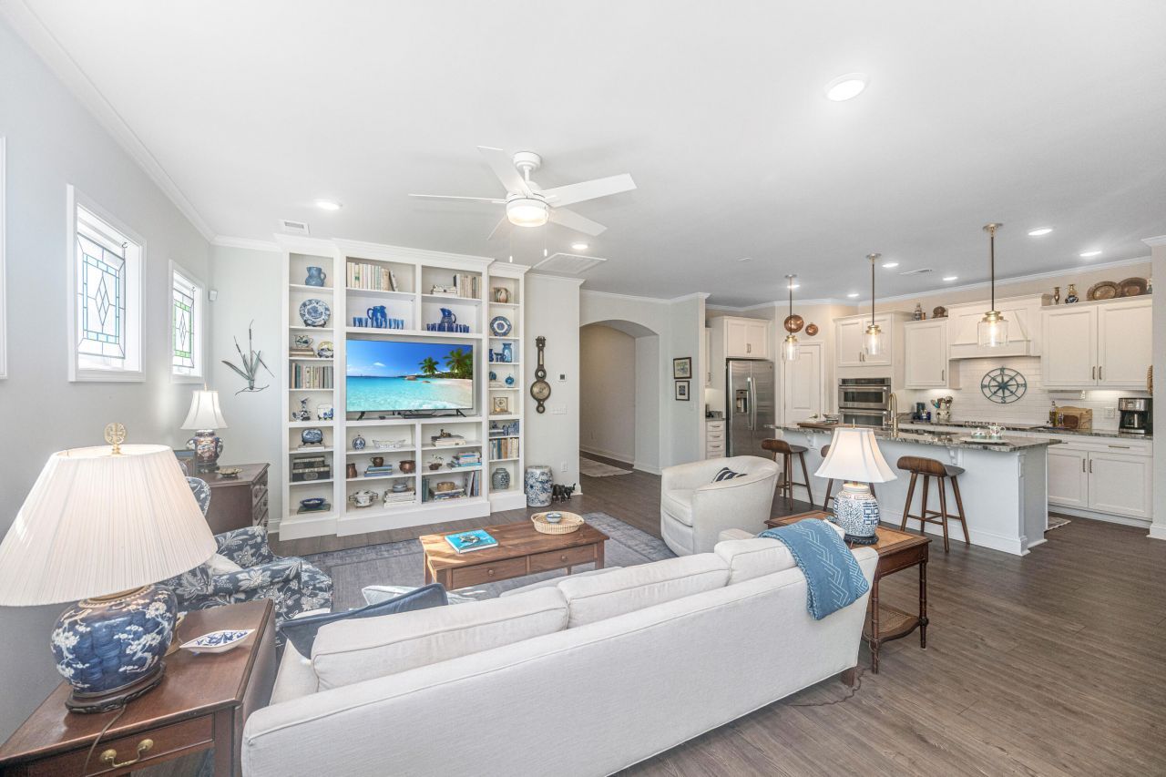 6228 Woodsedge Court Photo 9