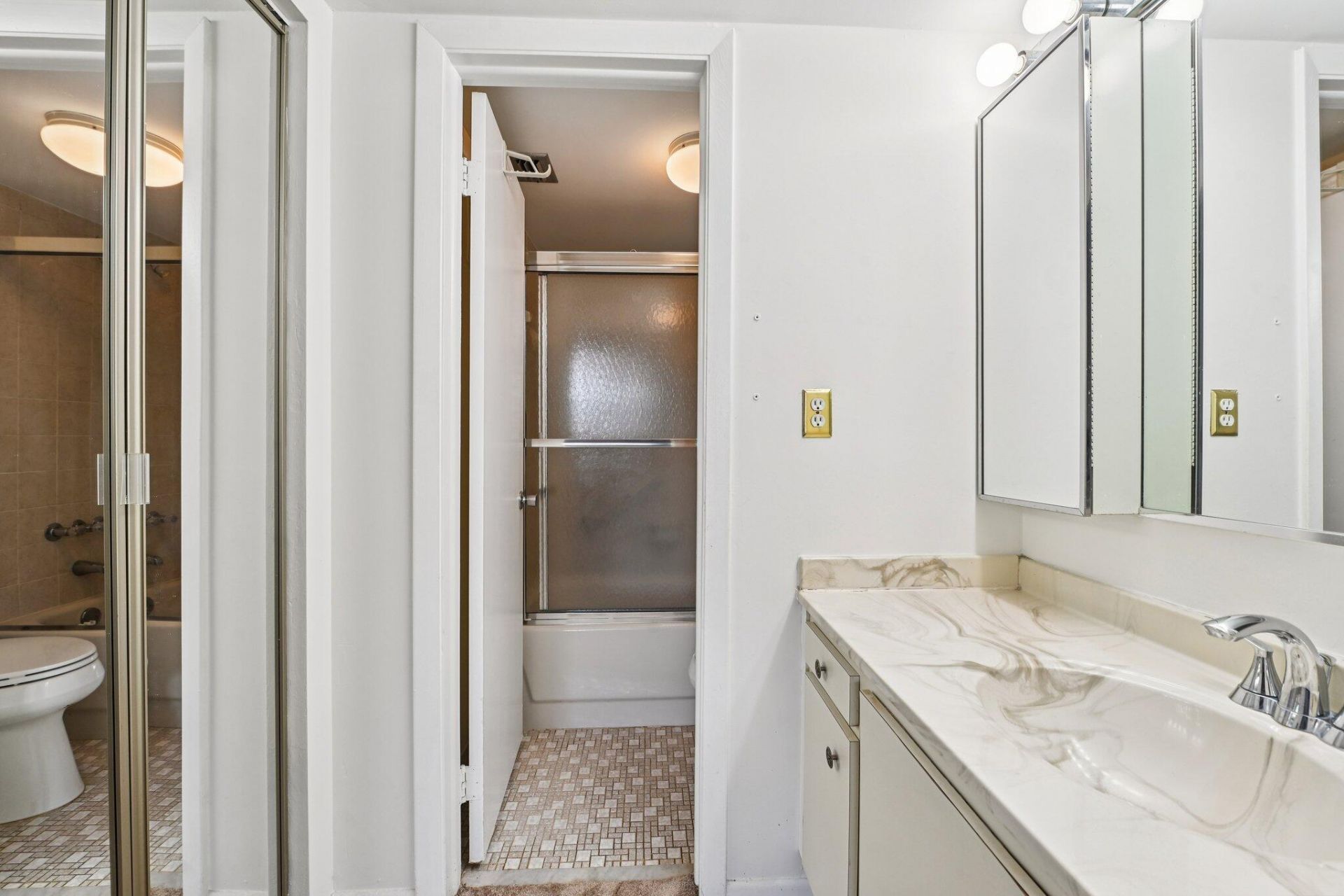 1101 Colony Point Circle, Unit 404, Pembroke Pines, FL 33026 Photo