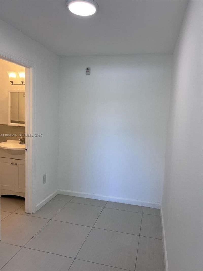 7820 NE Bayshore Ct, Unit 206, Miami, FL 33138 Photo