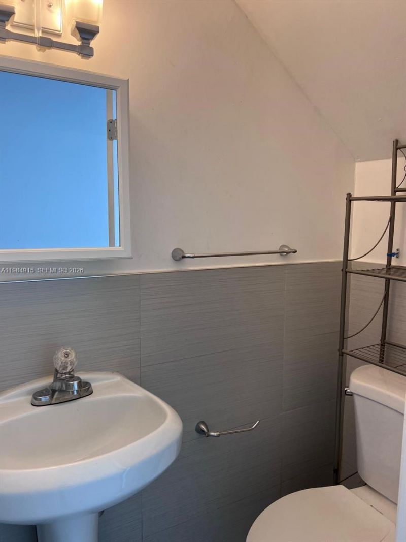 7820 NE Bayshore Ct, Unit 206, Miami, FL 33138 Photo