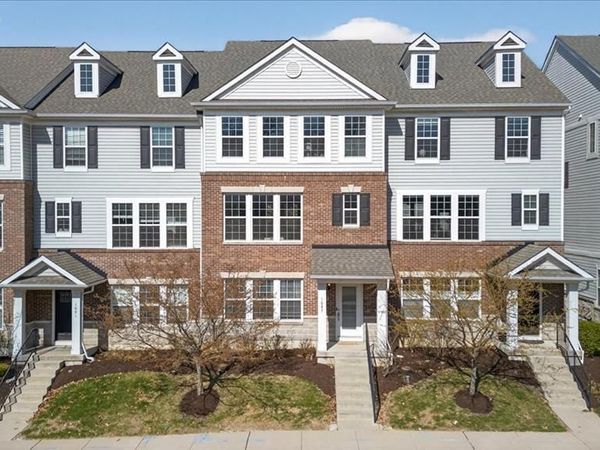 1087 E Linden Avenue , St Louis, MO 63117