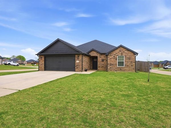122 North Meadows, Pottsboro, TX 75076