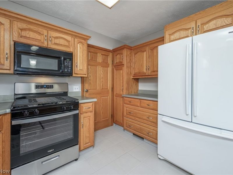 6860 Beridge Street, Louisville, OH 44641 Photo 14