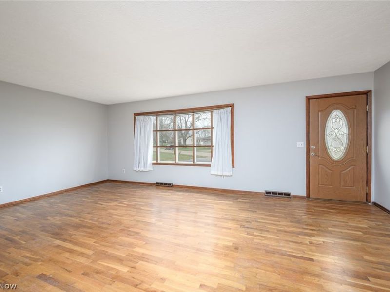 6860 Beridge Street, Louisville, OH 44641 Photo 7