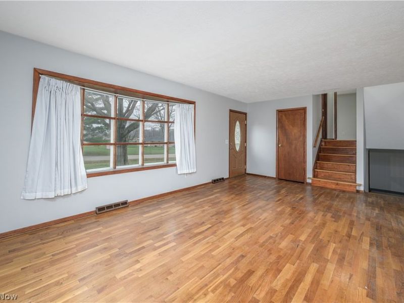 6860 Beridge Street, Louisville, OH 44641 Photo 9