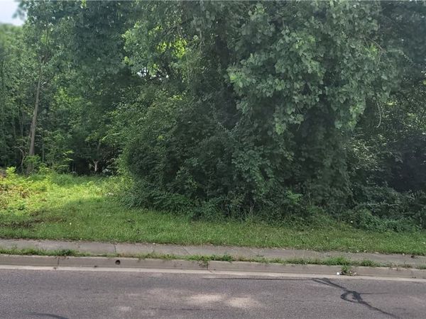 849 East Avenue , Akron, OH 44307