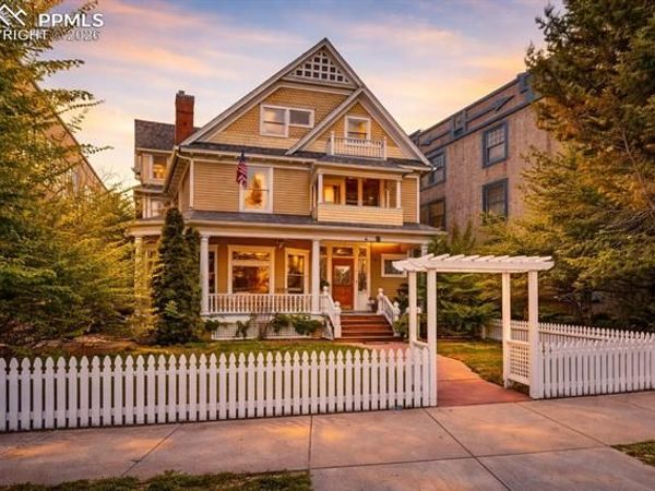 6 Boulder Crescent Street, Colorado Springs, CO 80903