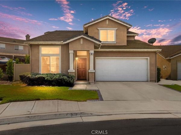 909 Heron Drive, Corona, CA 92879