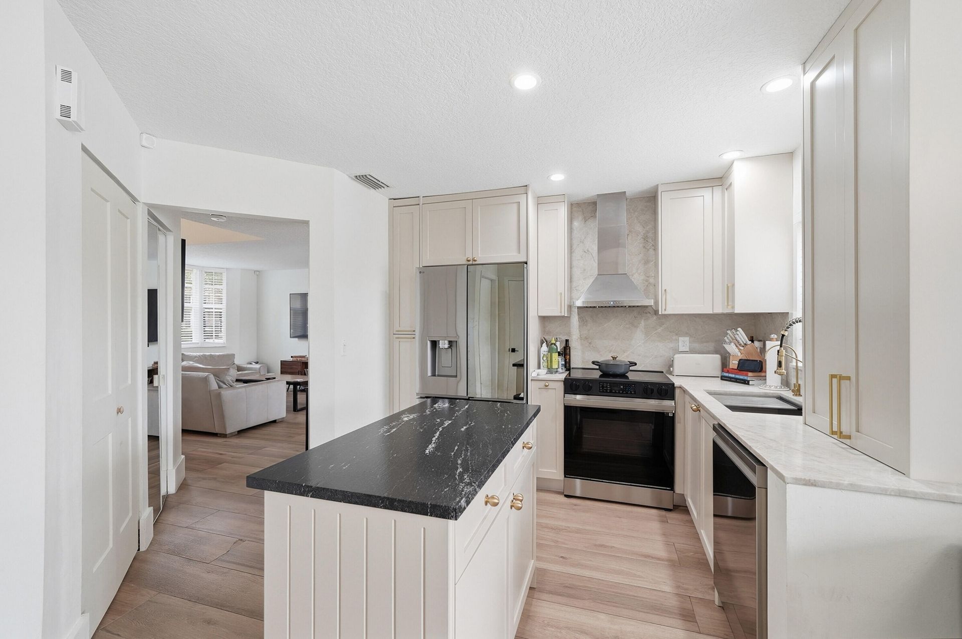 10690 NW 12th Drive, Plantation, FL 33322 Photo