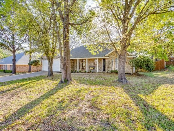 615 Rosewood Place, Joshua, TX 76058