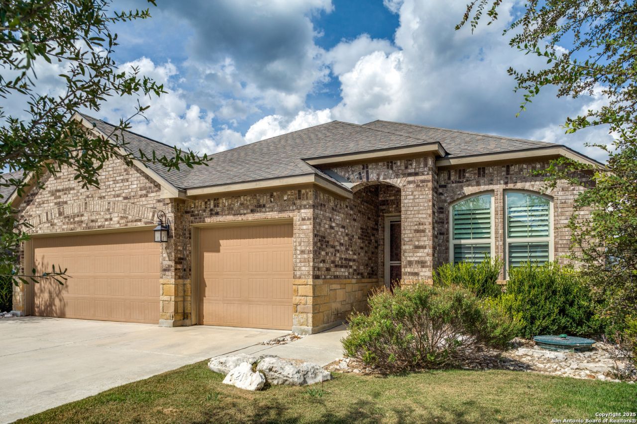 21 Mariposa Pkwy, Boerne, TX 78006 Main Photo