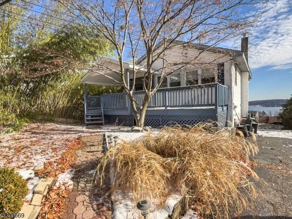 207 Dupont Ave, Hopatcong, NJ 07843