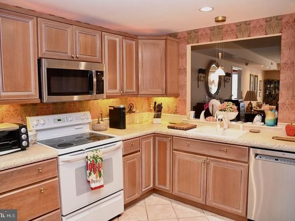 8200 CENTENNIAL STATION, WARMINSTER, PA 18974