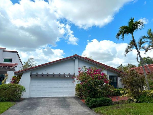 665 Deer Creek Hollows Circle, Deerfield Beach, FL 33442