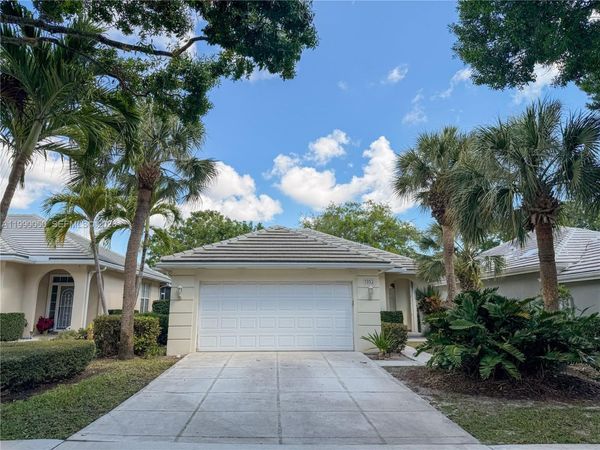1053 Bedford Ave , Palm Beach Gardens, FL 33403