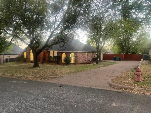 201 Chaparral Drive , Hillsboro, TX 76645