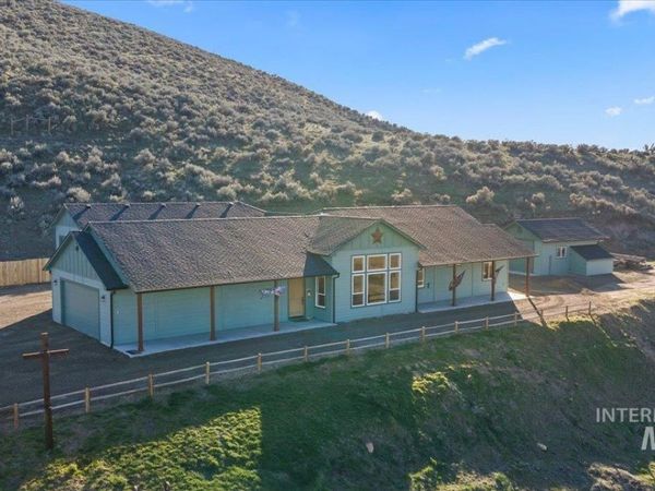 5225 Hidden Hollow Ln, Emmett, ID 83617