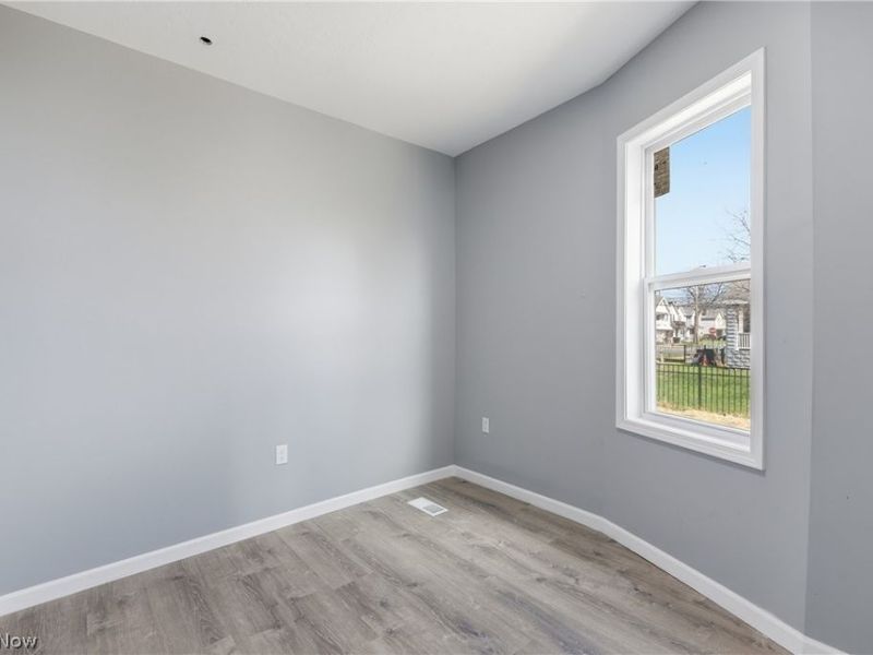 3237 Seymour Avenue, Cleveland, OH 44113 Photo 12