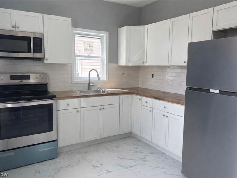 3237 Seymour Avenue, Cleveland, OH 44113 Photo 14