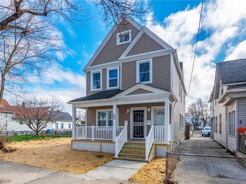 3237 Seymour Avenue, Cleveland, OH 44113 Photo 2