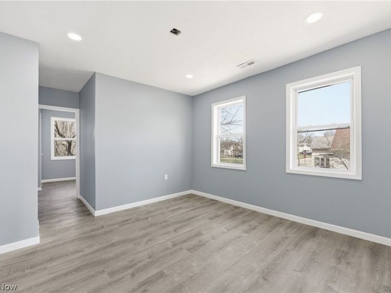 3237 Seymour Avenue, Cleveland, OH 44113 Photo 23