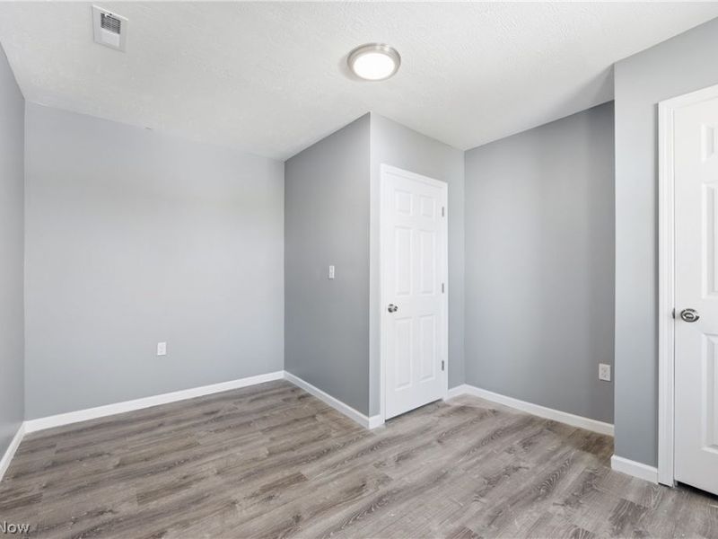 3237 Seymour Avenue, Cleveland, OH 44113 Photo 25