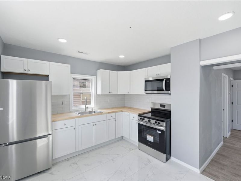 3237 Seymour Avenue, Cleveland, OH 44113 Photo 28