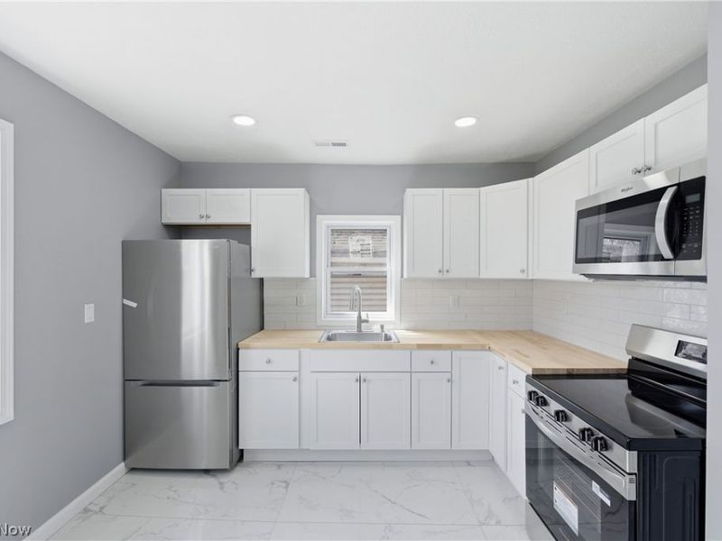 3237 Seymour Avenue, Cleveland, OH 44113 Photo 29