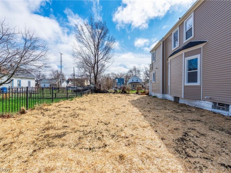 3237 Seymour Avenue, Cleveland, OH 44113 Photo 5