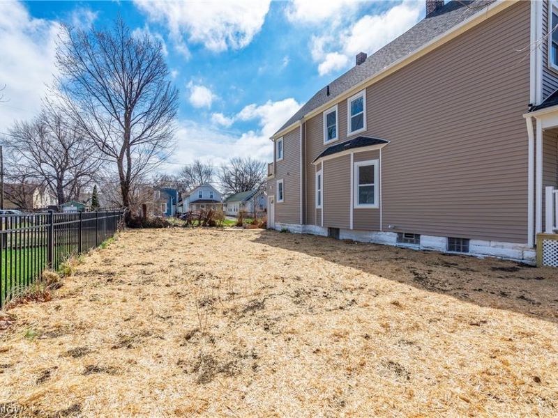 3237 Seymour Avenue, Cleveland, OH 44113 Photo 6