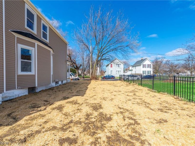 3237 Seymour Avenue, Cleveland, OH 44113 Photo 7