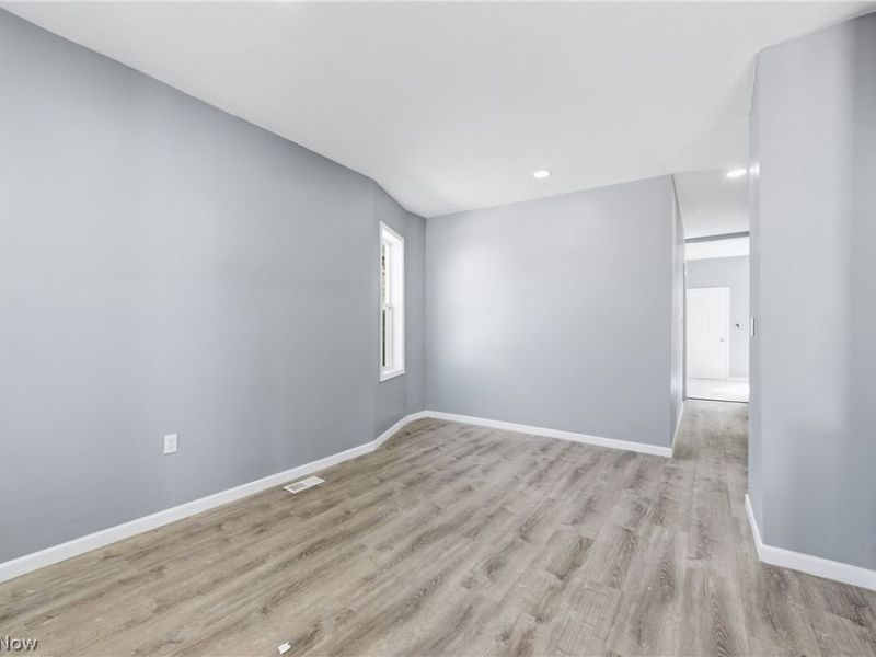 3237 Seymour Avenue, Cleveland, OH 44113 Photo 8