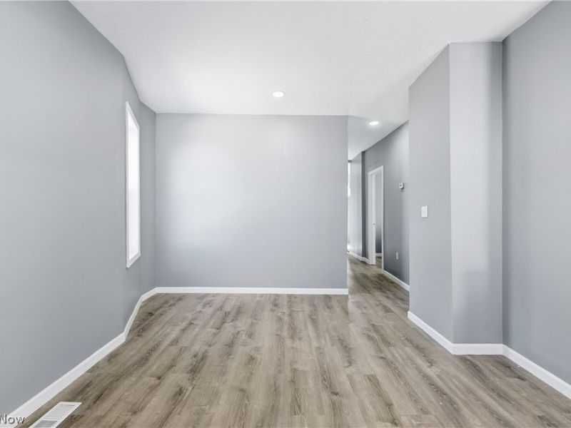 3237 Seymour Avenue, Cleveland, OH 44113 Photo 9