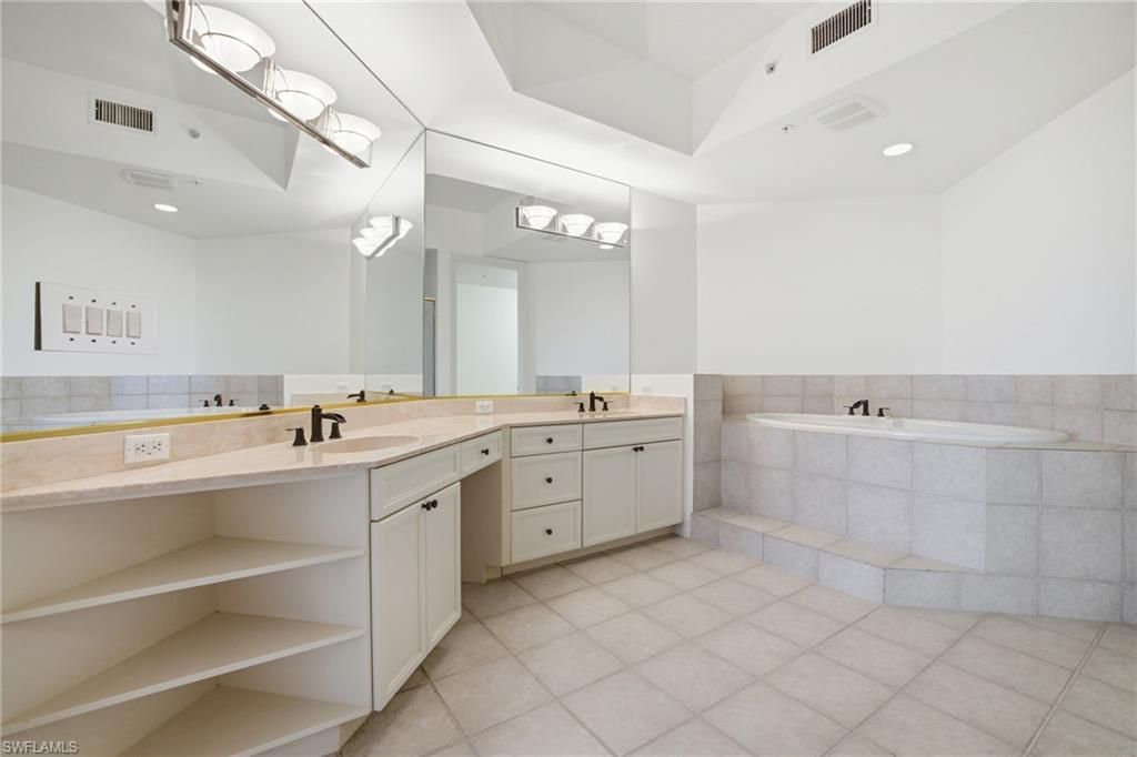 4801 Island Pond Ct, Unit 405, Bonita Springs, FL 34134 Photo