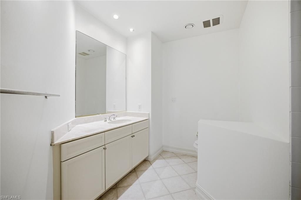 4801 Island Pond Ct, Unit 405, Bonita Springs, FL 34134 Photo