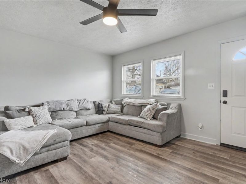 155 S Johnson Road, Sebring, OH 44672 Photo 5