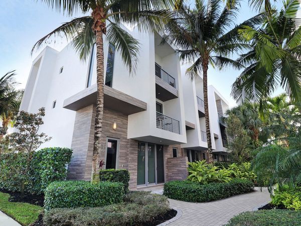 4033 NW 17th Way, Boca Raton, FL 33431