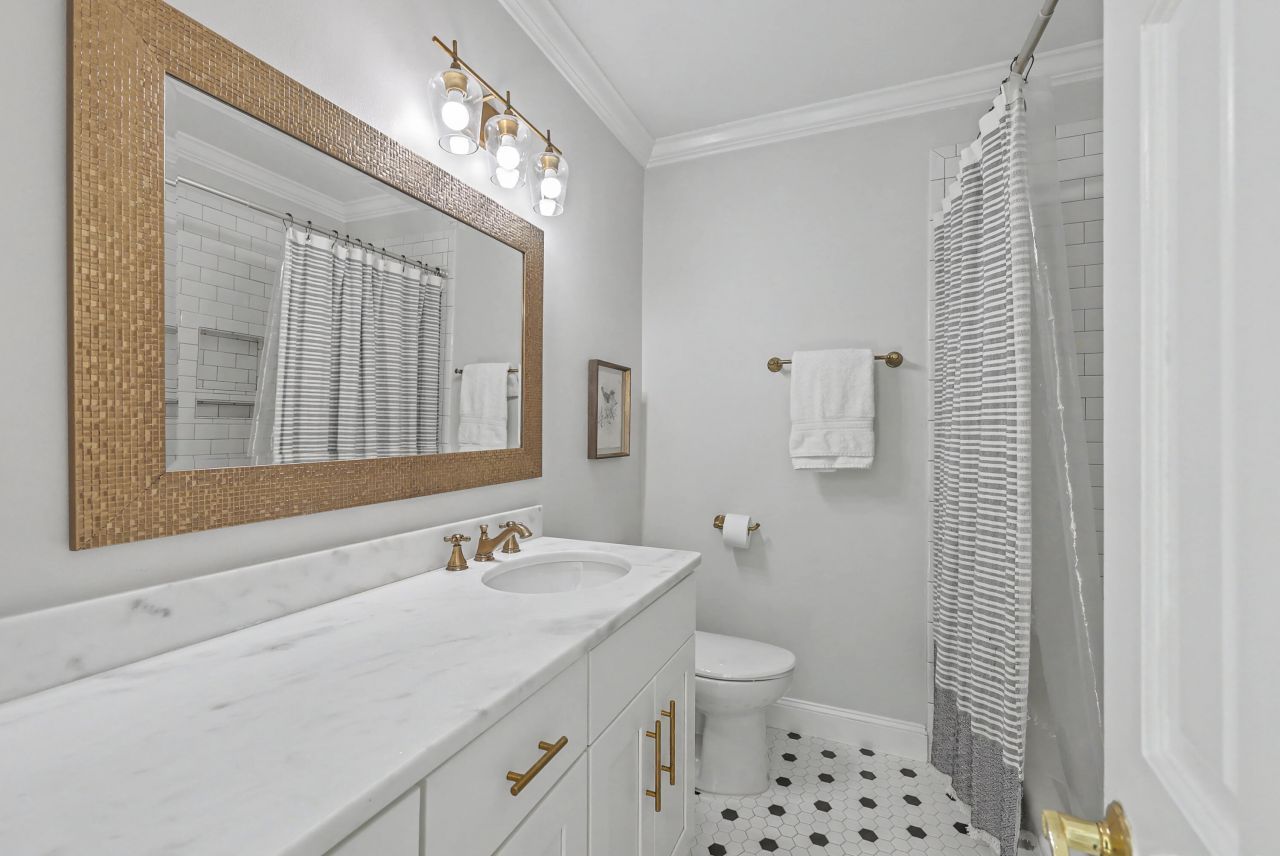 220 3rd Avenue Photo 33