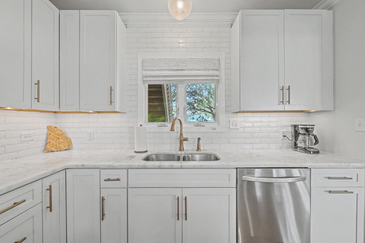 220 3rd Avenue Photo 9